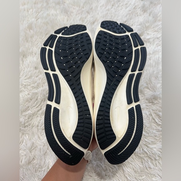 Nike Women's Air Zoom Pegasus 37 Running Sneakers - Size 9 - Picture 5 of 10